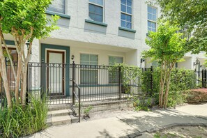 Apartment (2 Bedrooms) | Interior - Walkable Eado Condo Near Dtwn: Modern + Chic! (Houston)