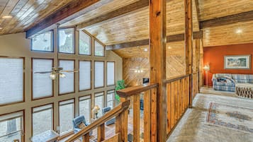 House (6 Bedrooms) | Interior