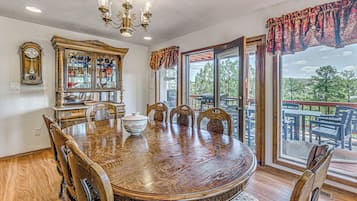 House (6 Bedrooms) | Interior