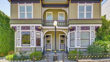 House (4 Bedrooms) | Front of property