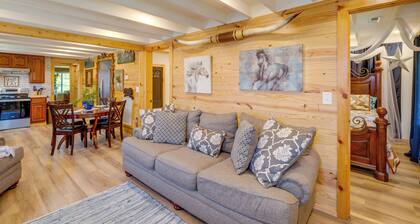 Storybook-style Home 2 Mi to Downtown Bristol