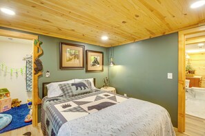 Interior - Storybook-style Home 2 Mi to Downtown Bristol (Bristol)