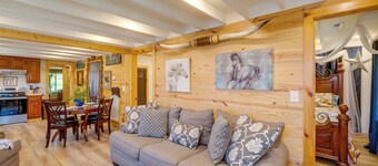 Storybook-style Home 2 Mi to Downtown Bristol