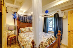 Interior - Storybook-style Home 2 Mi to Downtown Bristol (Bristol)