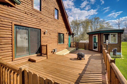 Family/group Friendly Modern Log Cabin Home