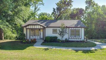 House (3 Bedrooms) | Front of property