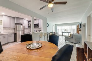 Interior - Nurse-ready Unit! 10 Mi to Ocean & Dtwn Long Beach (Long Beach)