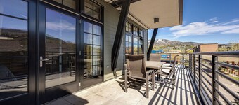 ALP2E | Downtown | A/C | Pet Friendly | Great Views | Ski Locker at Base