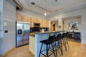 Fridge, oven, stovetop, dishwasher - ALP2E | Downtown | A/C | Pet Friendly | Great Views | Ski Locker at Base (Steamboat Springs)