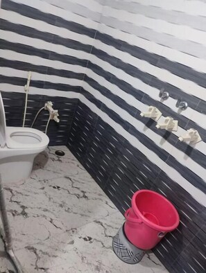 Shower, free toiletries, towels - Balaji vrindavan  (Vrindavan)
