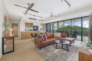 Smart TV - Waterfront Aqua Suite: Water Views, Sleeps 5 (Darwin City)