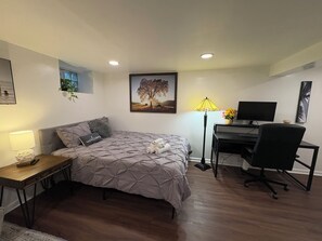 Room - Elegant Studio Escape for Two (Philadelphia)