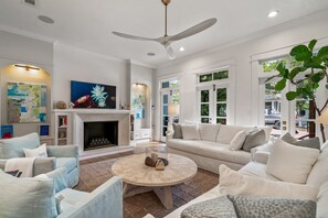 Smart TV - Newly Renovated Luxury Townhome in Seaside | Walk to Beach, Dining & Shops (Santa Rosa Beach)