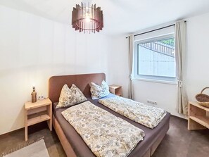 Room - Beautiful apartment for 5 guests with WIFI, TV, terrace and pets allowed (Gnadenwald)