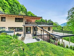 Exterior - Beautiful apartment for 5 guests with WIFI, TV, terrace and pets allowed (Gnadenwald)