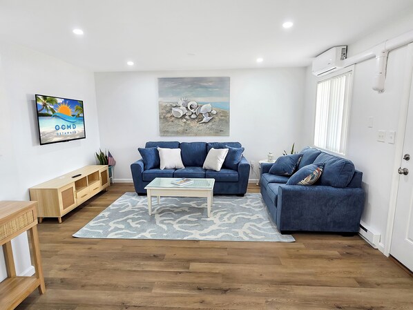 Living area - Two bedroom condo with outdoor pool! Summer Winds E103 (Ocean City)