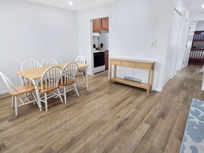 Dining - Two bedroom condo with outdoor pool! Summer Winds E103 (Ocean City)