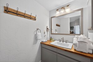 Bathroom - Renovated studio, private deck, mt views, easy access to WP Resort (Winter Park)
