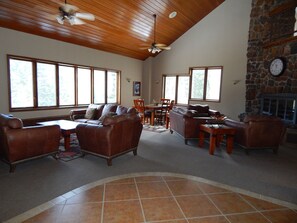 TV, fireplace - Renovated studio, private deck, mt views, easy access to WP Resort (Winter Park)