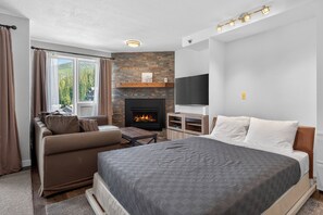 Room - Renovated studio, private deck, mt views, easy access to WP Resort (Winter Park)
