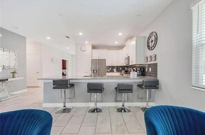 Interior - 24 Guest Themed Pool Mansion. 4504 (Kissimmee)
