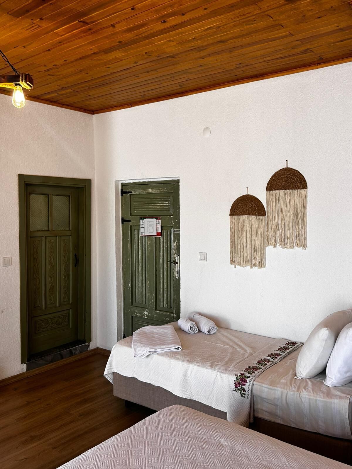 Quadrupla Luxury | Una scrivania, postazione laptop, tende oscuranti, insonorizzazione