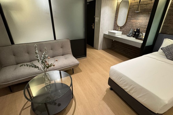 Grand Studio | Desk, blackout drapes, iron/ironing board (on request), WiFi (free)