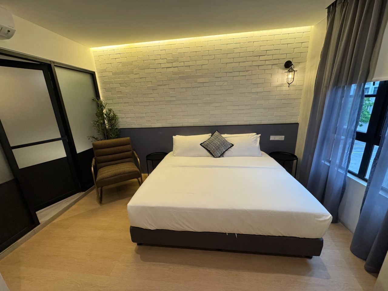 Desk, blackout curtains, iron/ironing board, free WiFi