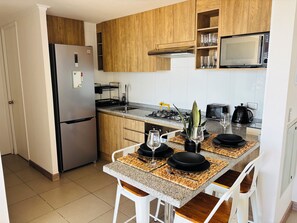 Private kitchen - Depto 2D Vista al Mar + Estacionamiento - Cerca del Aeropuerto (Antofagasta)