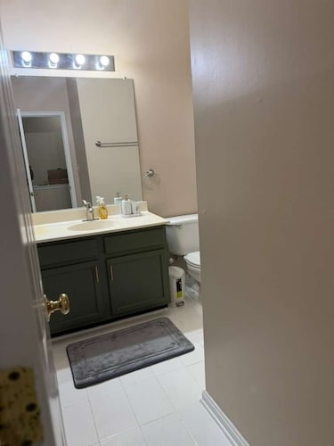 Charming 3-bedroom townhome with AC in wonderful Laurel