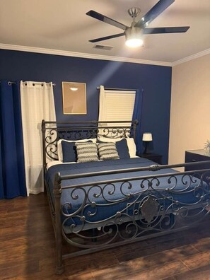 Iron/ironing board, WiFi, bed sheets
