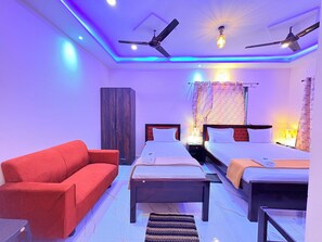 Deluxe Triple Room, City View | Desk, free WiFi - The Bj (Puri)