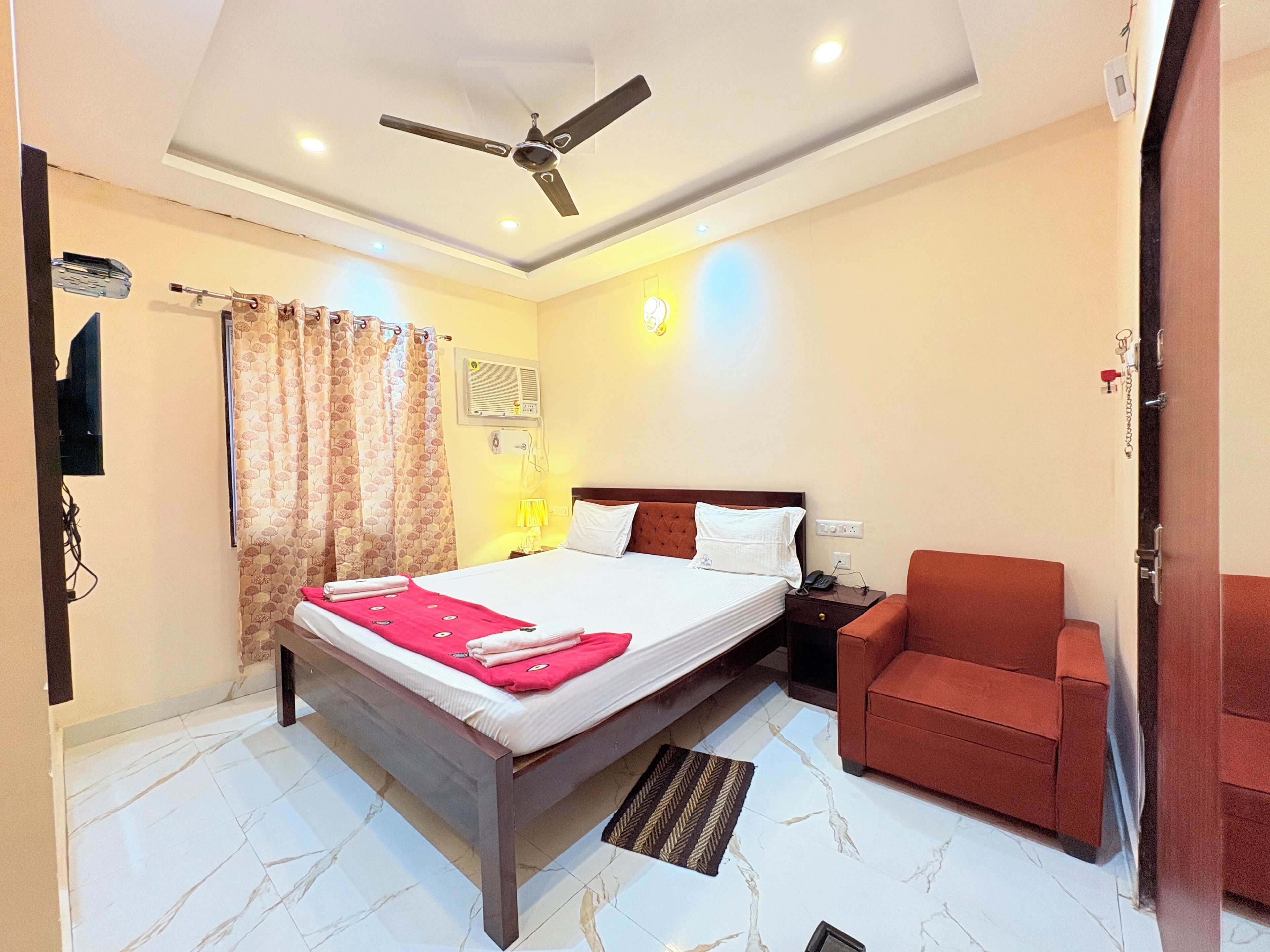 Deluxe Double Room, City View | Desk, free WiFi