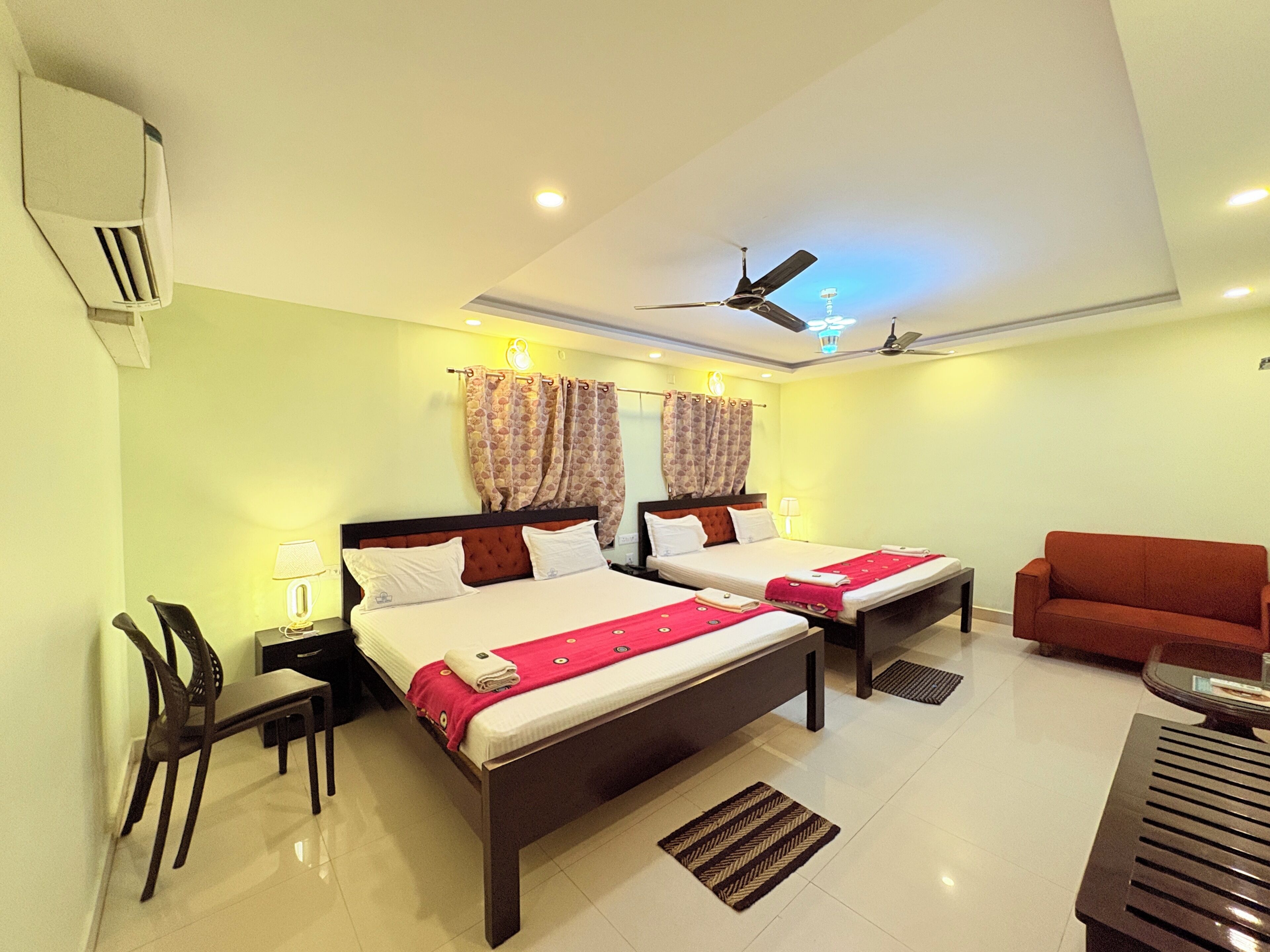 Deluxe Quadruple Room, City View | Desk, free WiFi