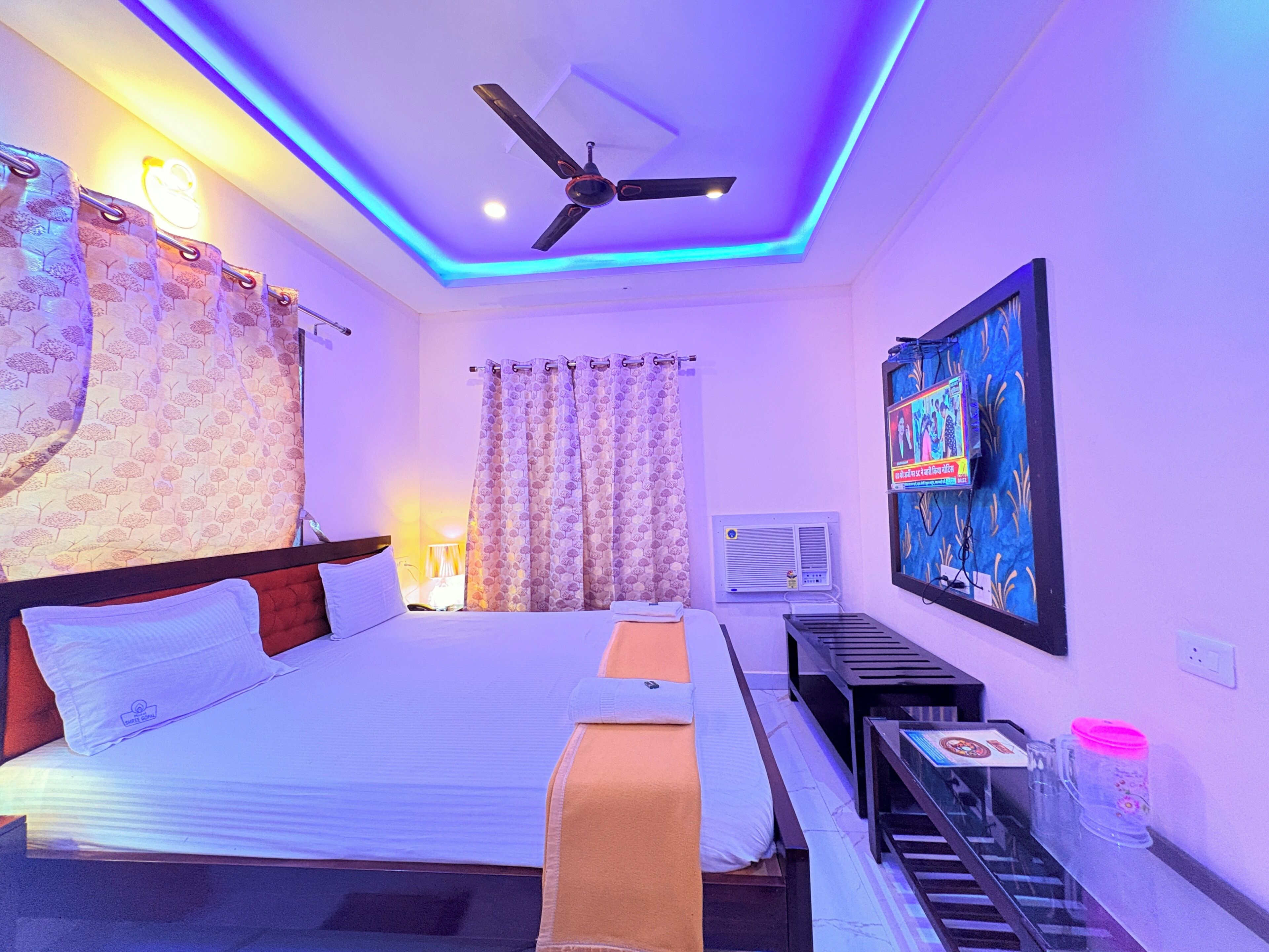 Deluxe Triple Room, City View | Desk, free WiFi