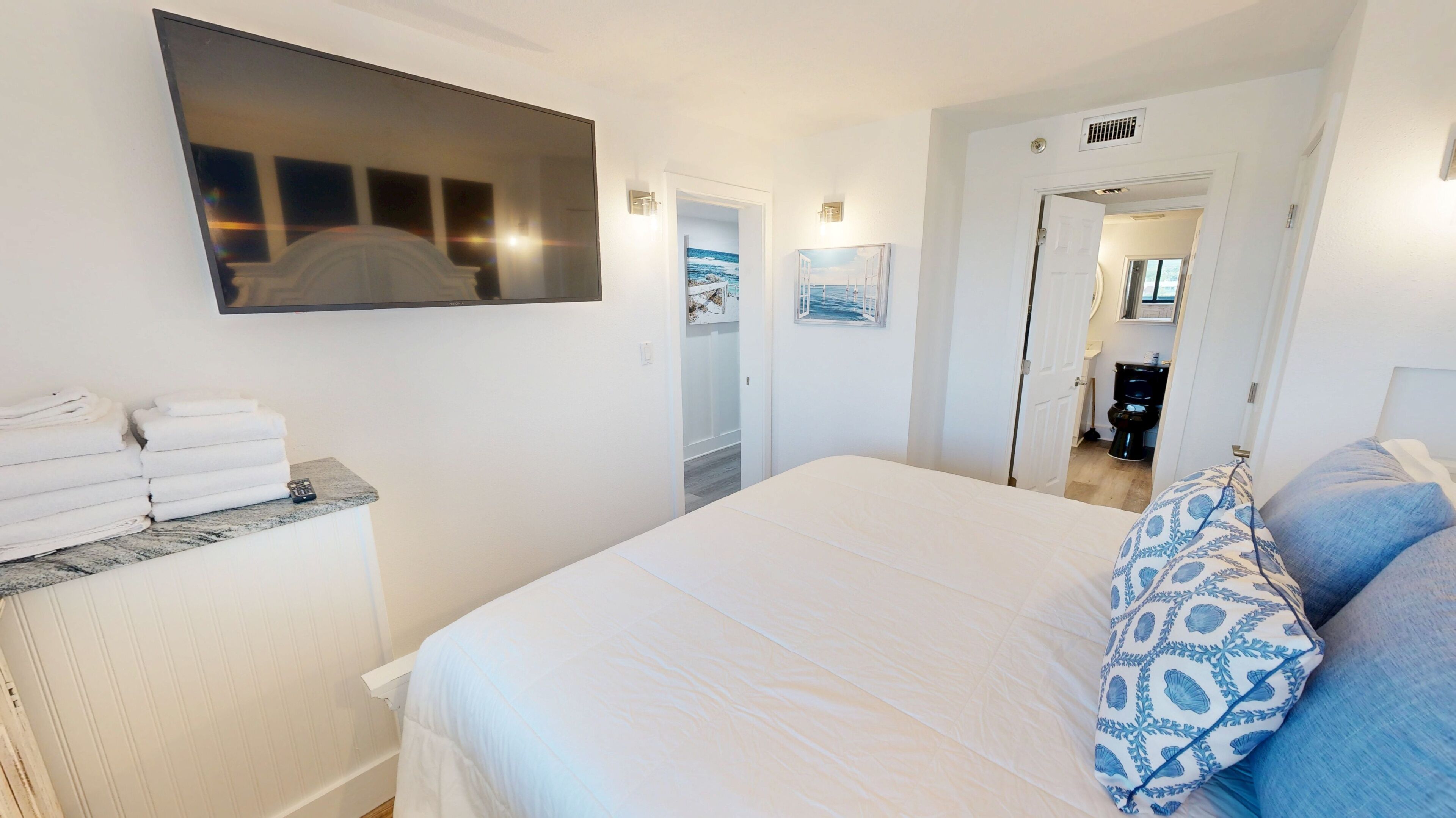 Condo, 1 Bedroom | 1 bedroom, iron/ironing board, WiFi (free)