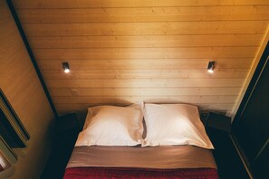 2 habitaciones, muebles diferentes y ropa de cama 