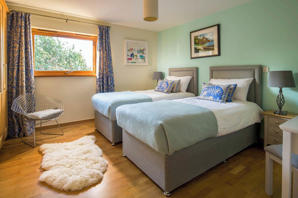 2 bedrooms, iron/ironing board, Internet, bed sheets