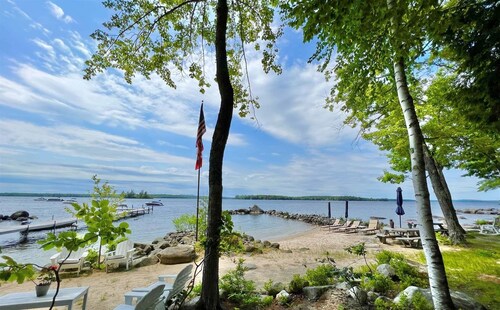 Beachside On Sebago Limit 6 2 Bedroom Villa