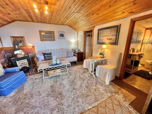 Villa, 2 Bedrooms | Living area