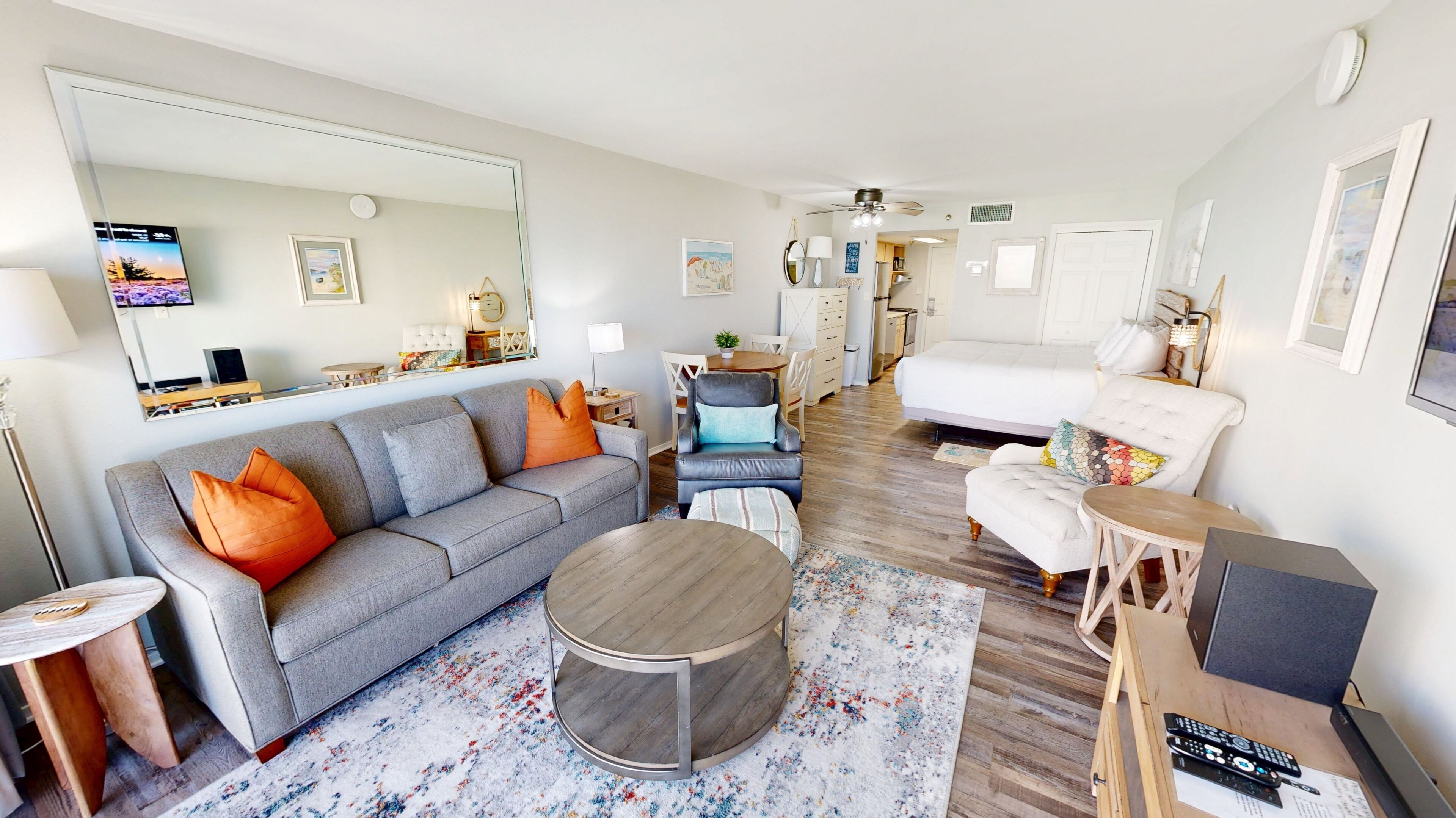 Studio | Iron/ironing board, WiFi (free)