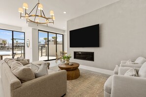 Casa de ciudad, 3 habitaciones | Área de sala de estar | Smart TV y servicios de streaming 