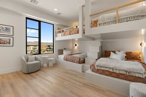 Condo, 3 habitaciones | 3 habitaciones y espacio para trabajar con laptop 