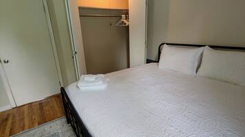 2 habitaciones, tabla de planchar con plancha, wifi y ropa de cama