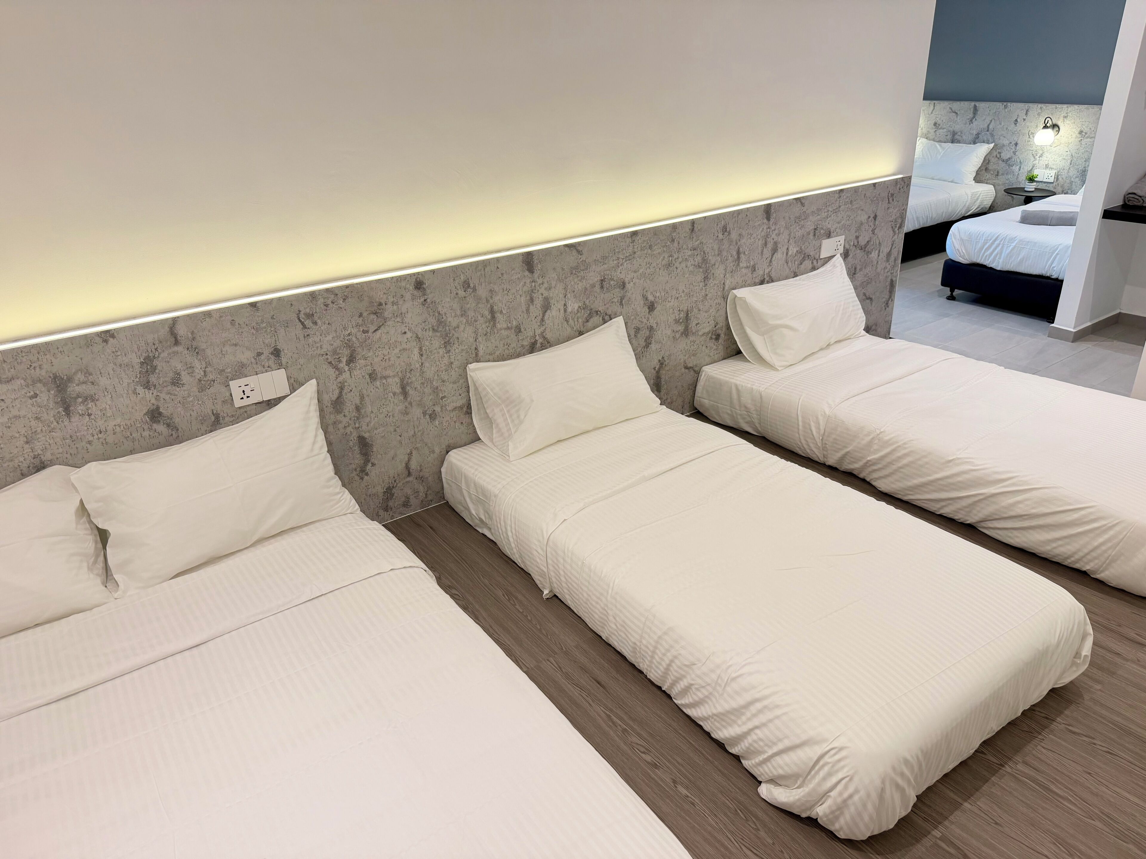 Family Suite, Non Smoking, Courtyard View | Desk, laptop workspace, iron/ironing board, free WiFi