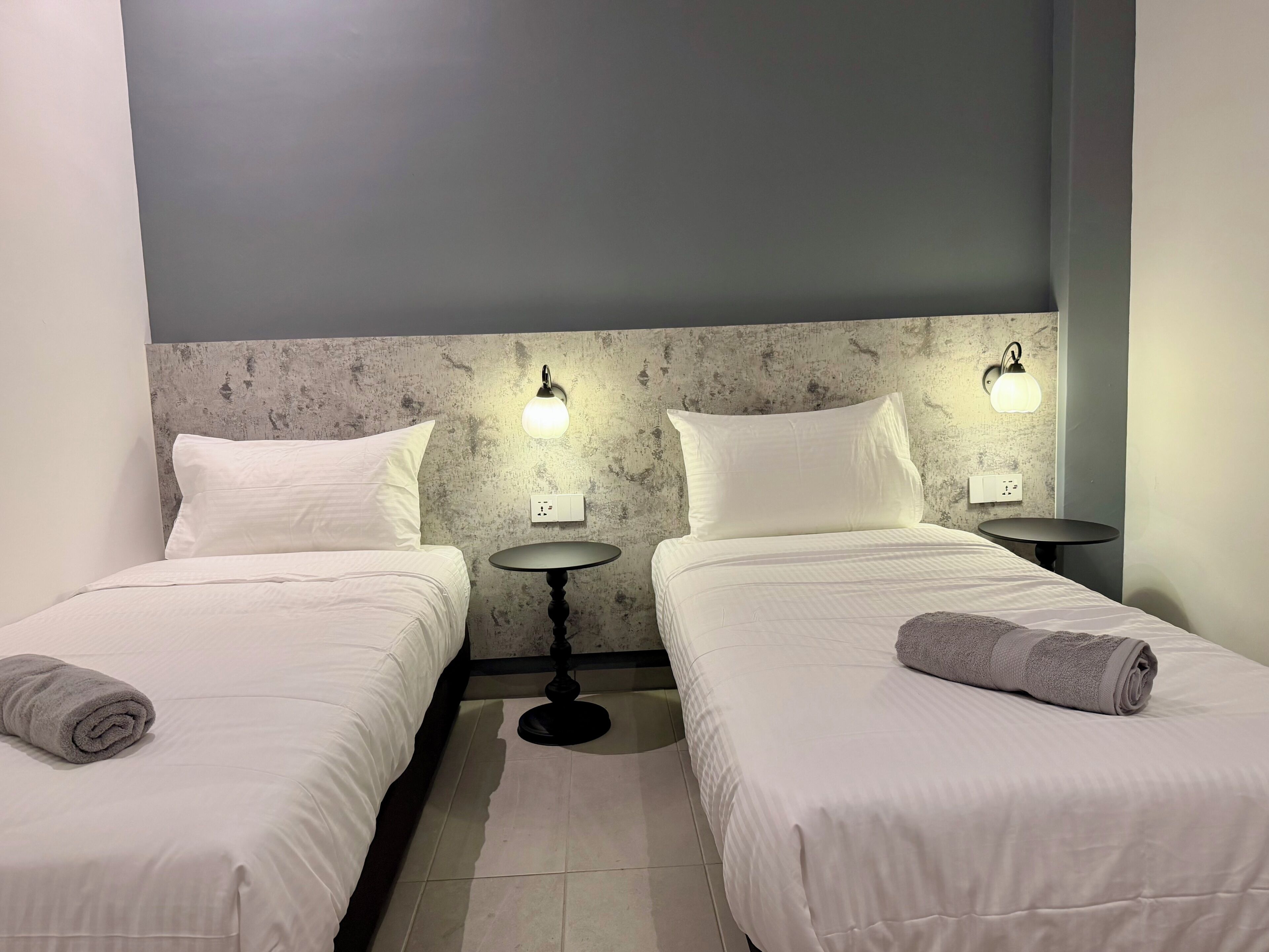 Superior Twin Room, Non Smoking, Courtyard View | Desk, laptop workspace, iron/ironing board, free WiFi