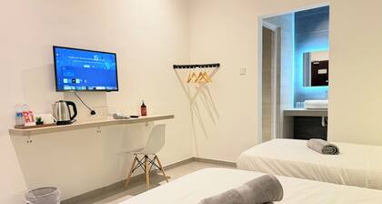 Fat Mom Room & Stay