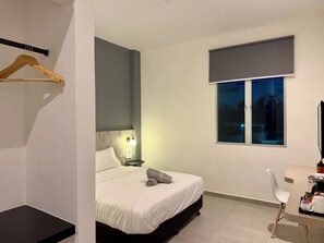 Deluxe Double Room, Non Smoking, Courtyard View | Desk, laptop workspace, iron/ironing board, free WiFi - Fat Mom Room & Stay (Langkawi)