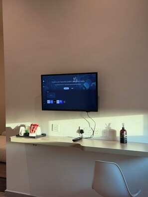Family Suite, Non Smoking, Courtyard View | Bahagian dalam