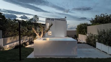 Bañera de hidromasaje exterior